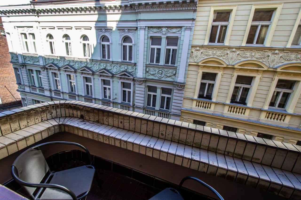 Colorful Day In Prague Design Apartments Exterior photo